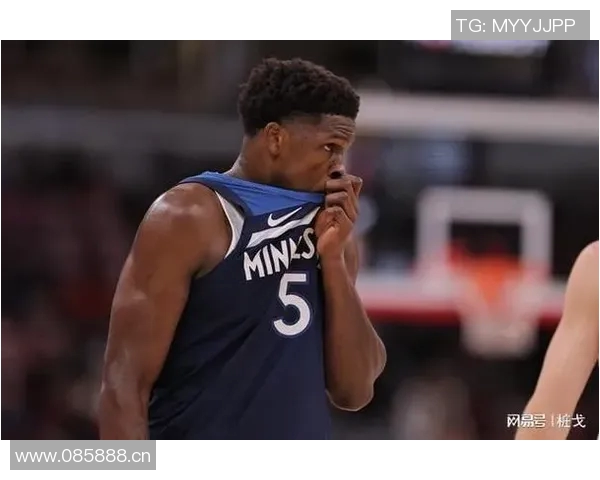 爱德华兹首节表现抢眼9投4中三分球命中率待提升