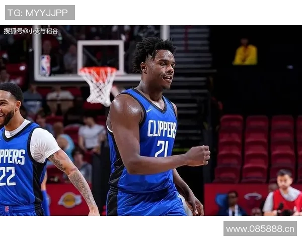 快船决定不执行科比布朗26至27赛季的479万球队选项