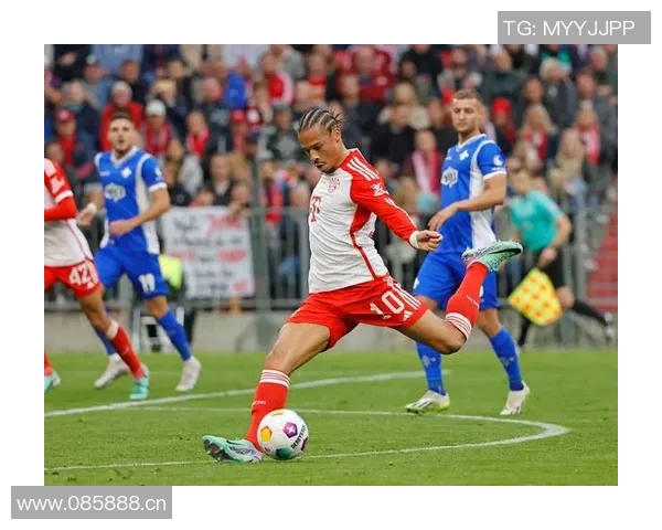 拜仁官方推特发布德甲对阵斯图加特海报基米希与卡尔共同亮相